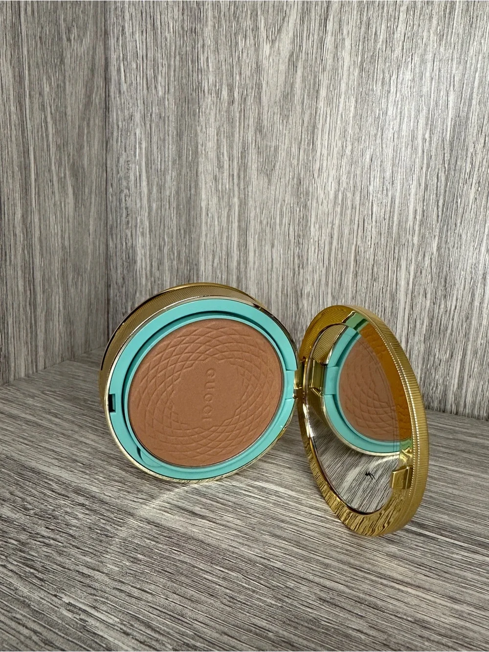Gucci Poudre de Beauté Éclat Soleil Bronzing Powder — Shade 2